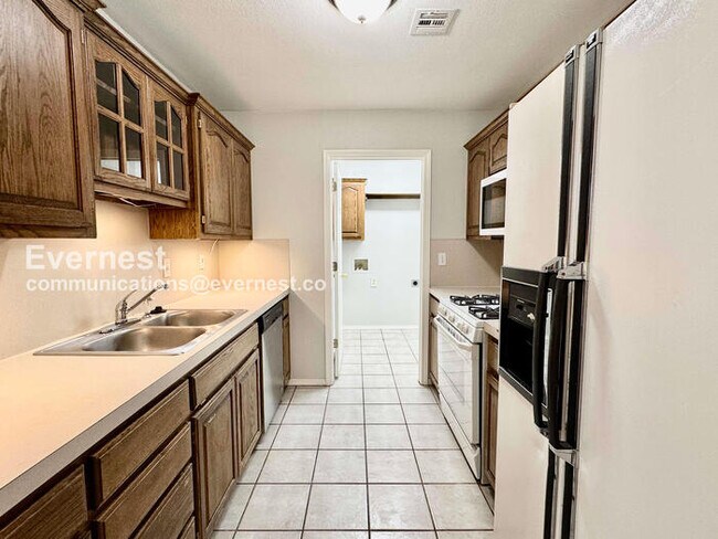 Foto del edificio - 820 N Birch Ave