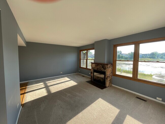 Building Photo - 1418 Walnut Cir