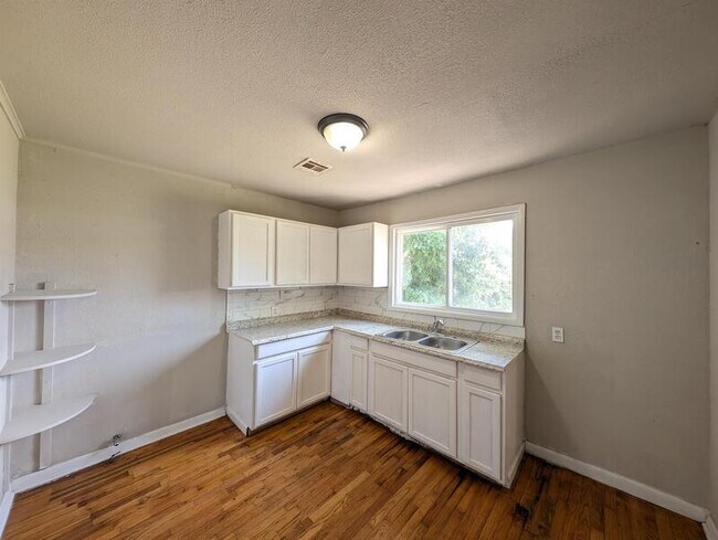 Building Photo - 4611 S 28th W Ave