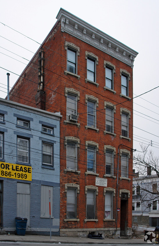 Building Photo - 2302 Vine St