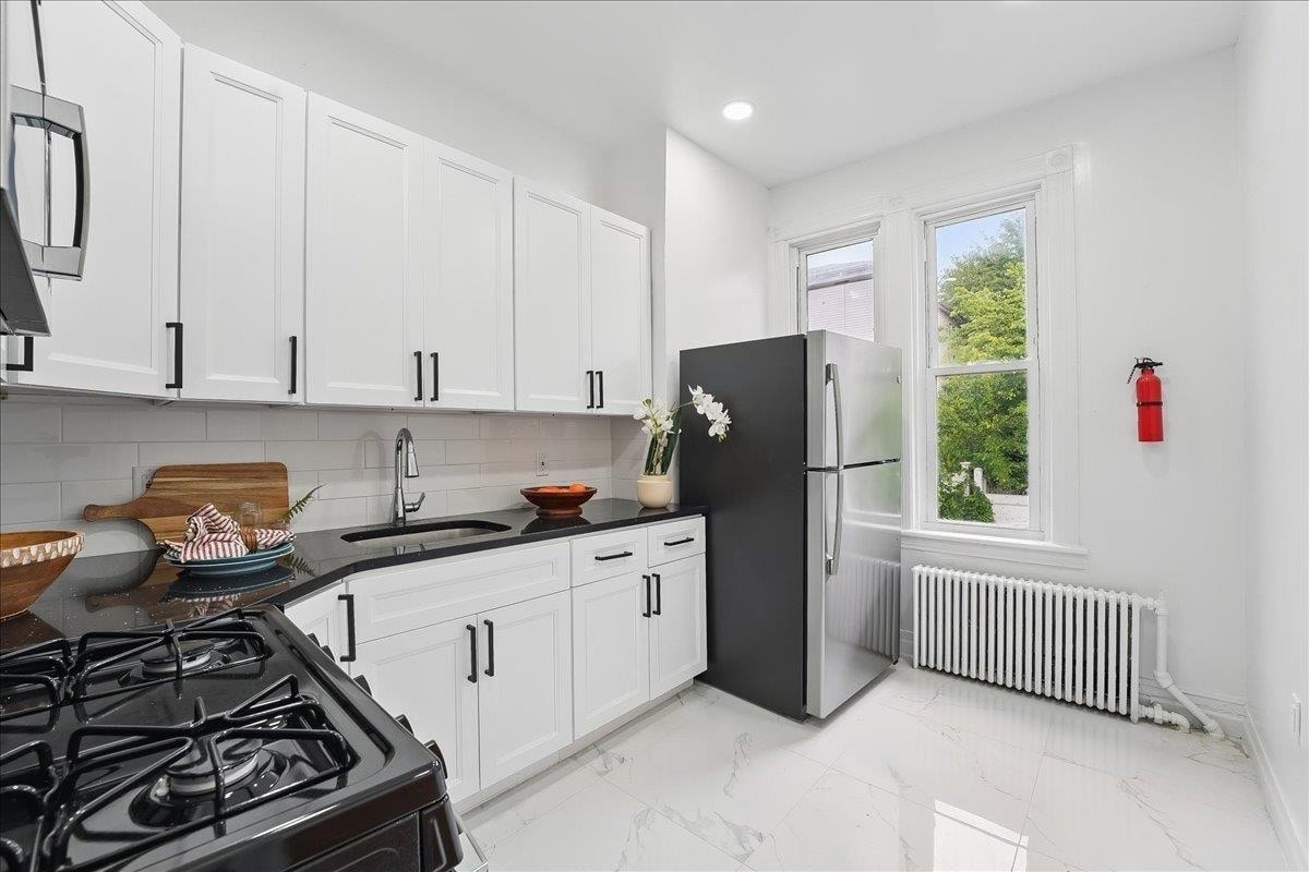 Primary Photo - 144 Nelson Ave