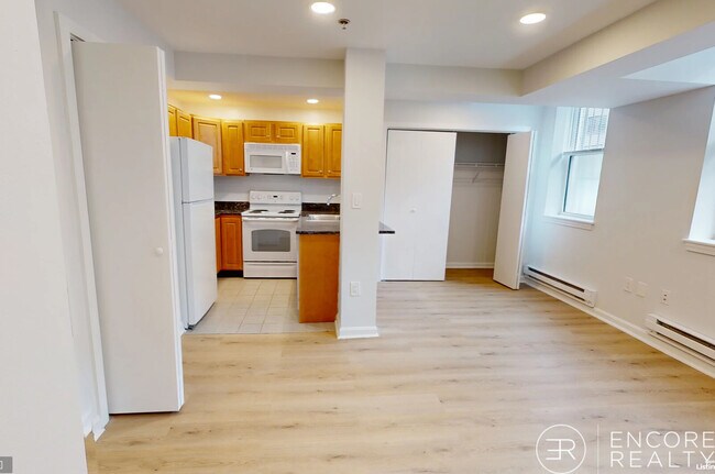 Building Photo - 28 Queensberry St