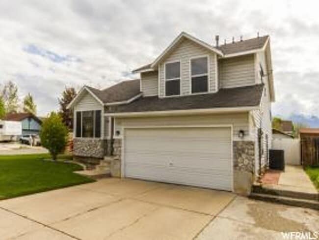 Building Photo - Pet Friendly Home on Corner Lot w 2 car garage