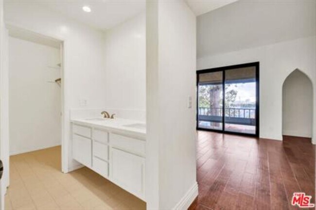 Maestro - 8711 Falmouth Ave