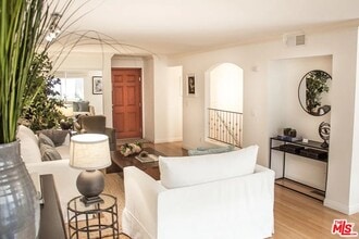 Building Photo - 1154 S Barrington Ave