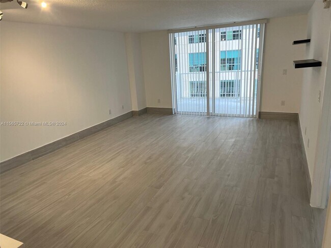 Foto del edificio - 1200 Brickell Bay Dr