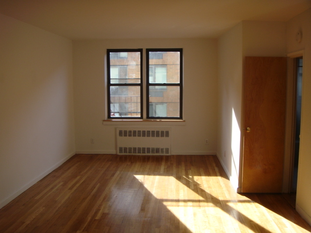 Foto del edificio - 330 W 55th St