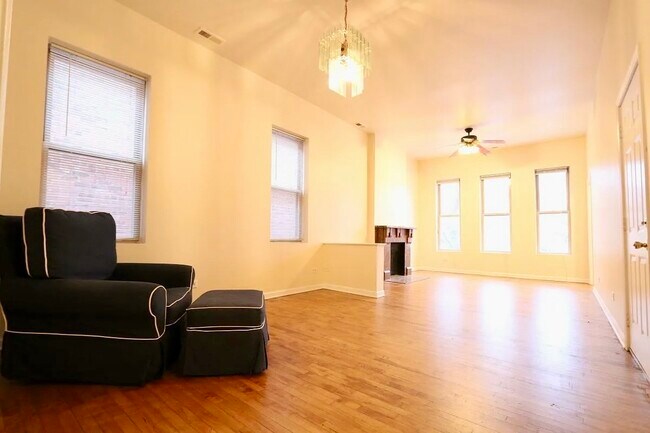 Foto del edificio - 719 S Loomis St