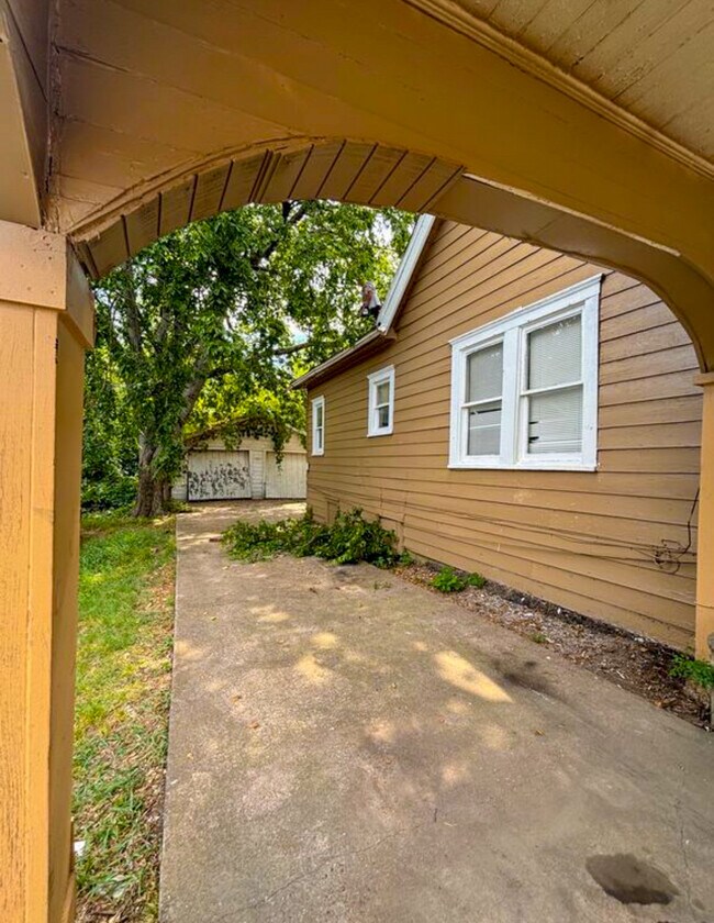 Foto del edificio - 1616 Campbell St