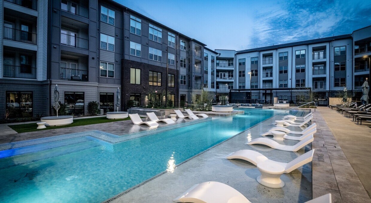 Foto principal - 16717 Westpark Dr