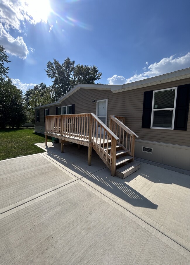 Building Photo - 118 Poplar Dr