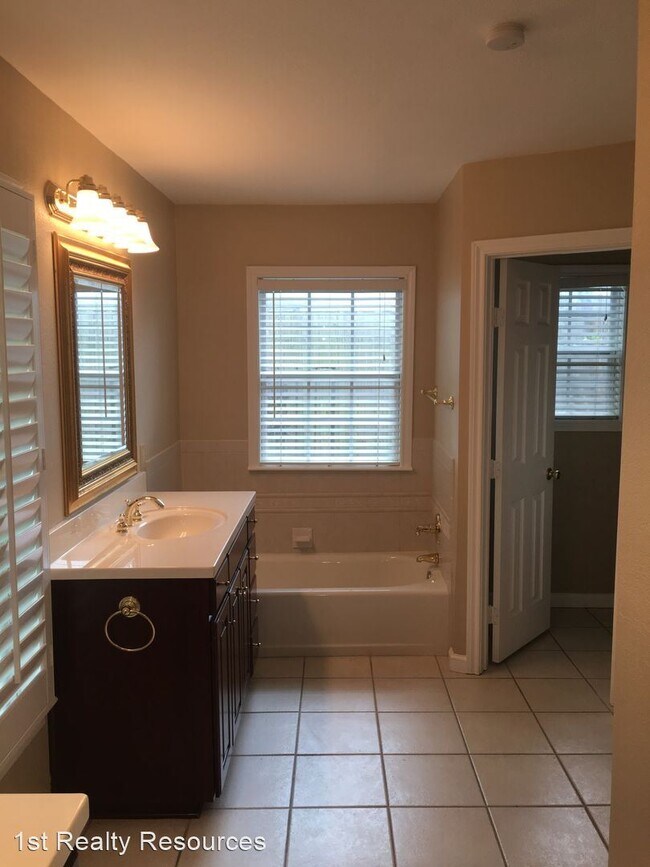 Building Photo - 3 br, 2 bath House - 2916 Fairfield Avenue