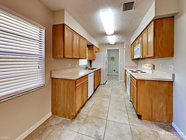 Foto del edificio - 8244 Weybridge Dr