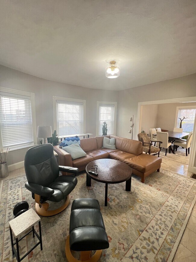 Foto del edificio - 122 Brooks Street, Medford, MA 02155 - 6 B...