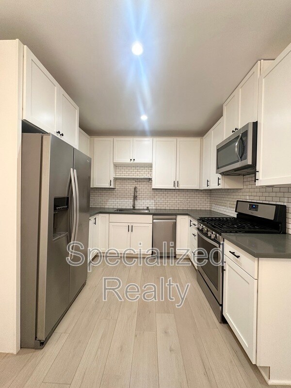 Foto del edificio - 336 W Wilson Ave