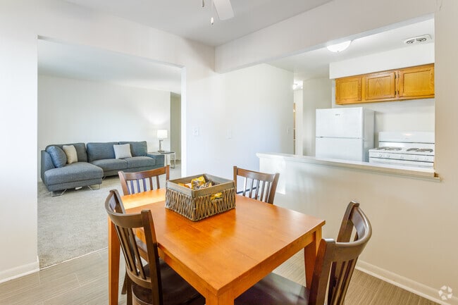2 BR, 1 BA - 778 SF - Island Drive Apartments