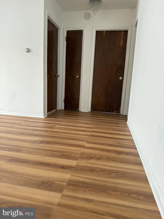 Foto del edificio - 219 W 6th St