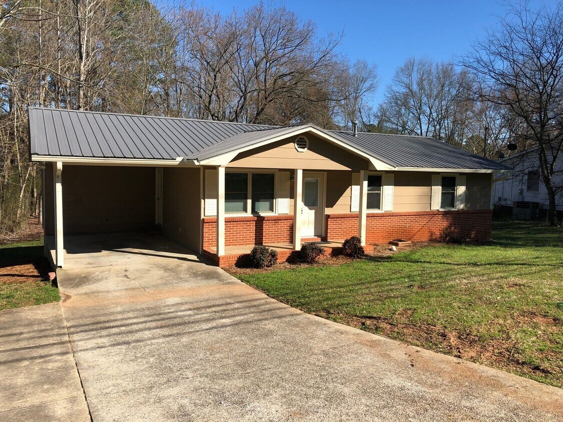 Primary Photo - 3 bedroom/2 bath home