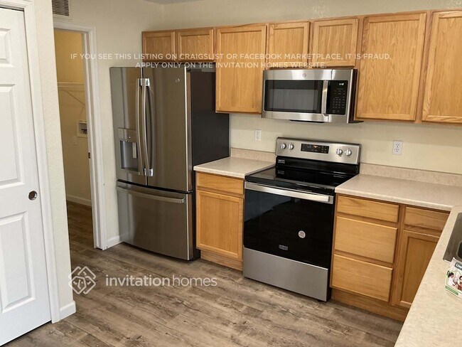Foto del edificio - 8450 Shadow Run Ln