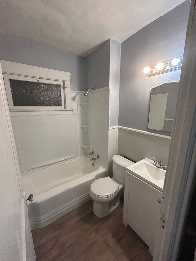 Foto principal - 15610 Holmes Ave