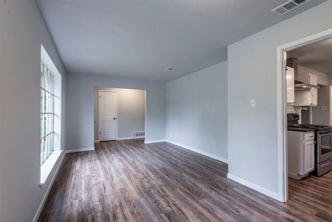 Building Photo - 655 W Pentagon Pkwy