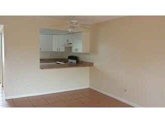 Dining Area - Plum Hollow