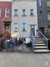 Building Photo - 740 Evergreen Ave
