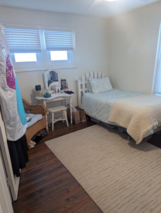 Building Photo - 809 E 52nd St