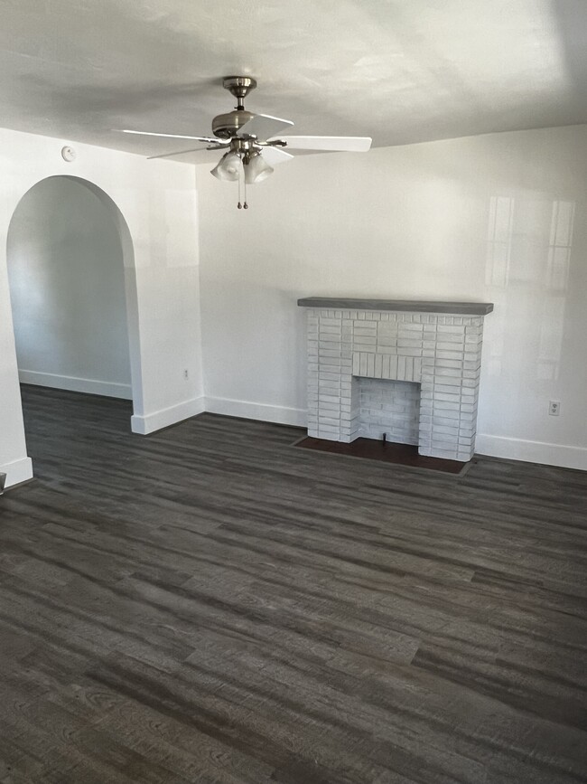 Sala de estar - 1111 Ridge Ave