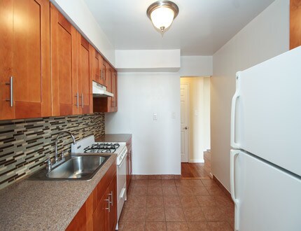Foto principal - 224-10 Jamaica Ave