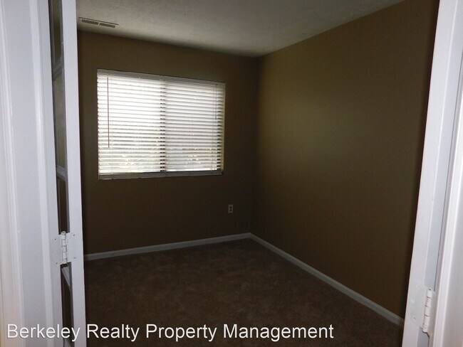 Building Photo - 3 br, 2 bath House - 4002 Governors Square #2