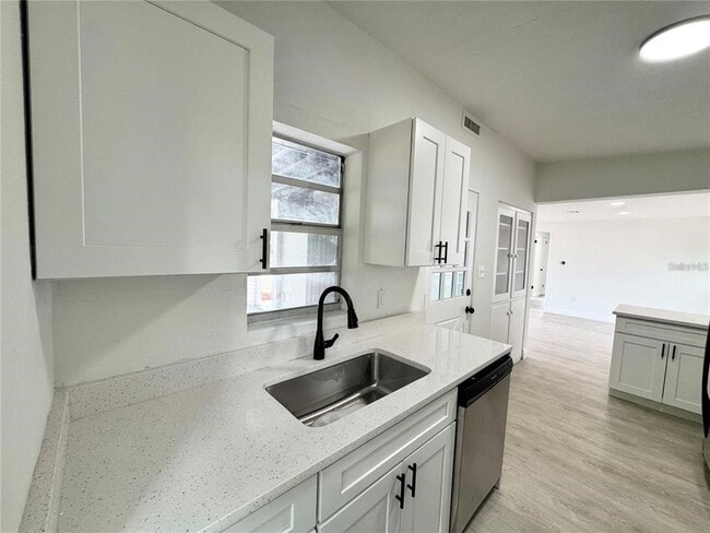 Building Photo - 906 San Domingo Rd