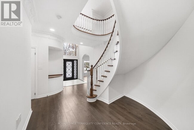 Building Photo - 366 Hounslow Ave