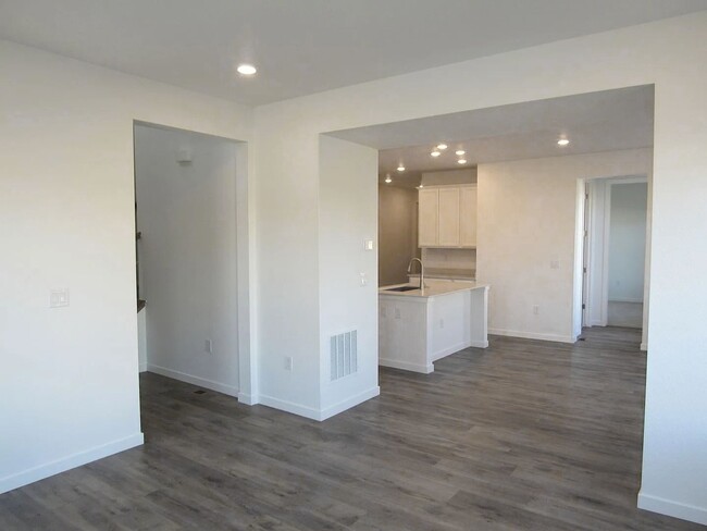 Foto del edificio - Eco-Friendly 4BR Townhome in Erie