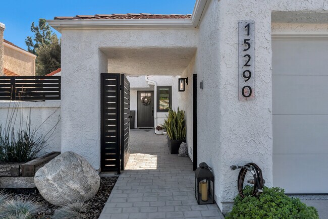 Foto del edificio - 15290 Bambi Ct