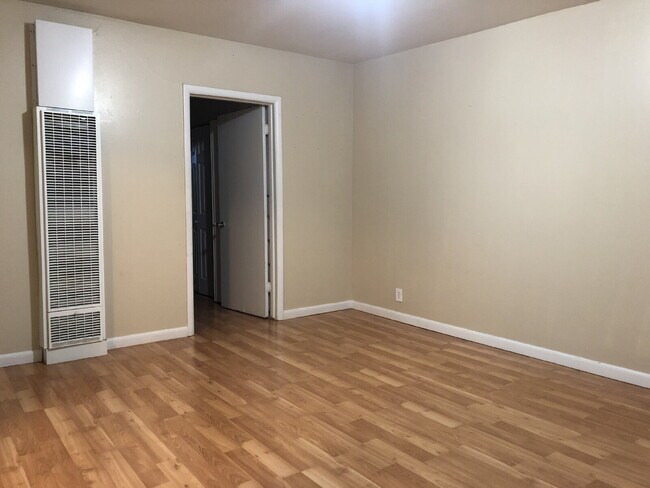 Foto del edificio - "Charming 1-Bedroom apartment with Spacious Layout in the Heart of Salt Lake City!"