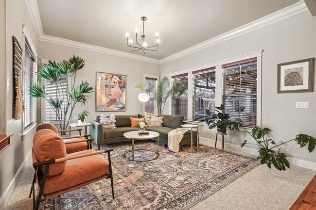 Building Photo - 611 E San Pedro St