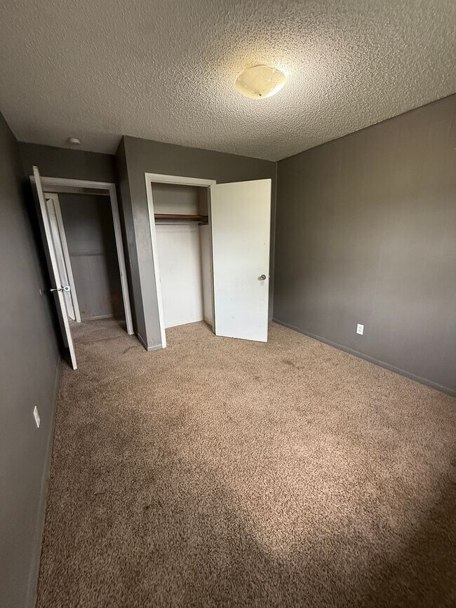 Foto del edificio - 3 bedroom/2 bathroom/2 car garage house