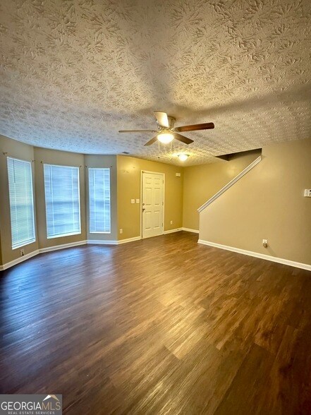 Foto del edificio - 3044 Waldrop Cir