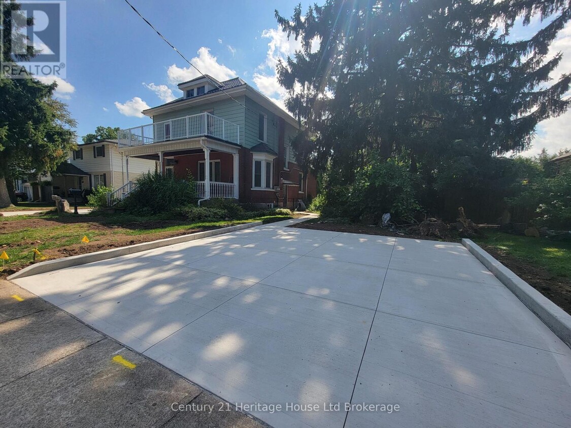 Primary Photo - 158-158 Laurel St