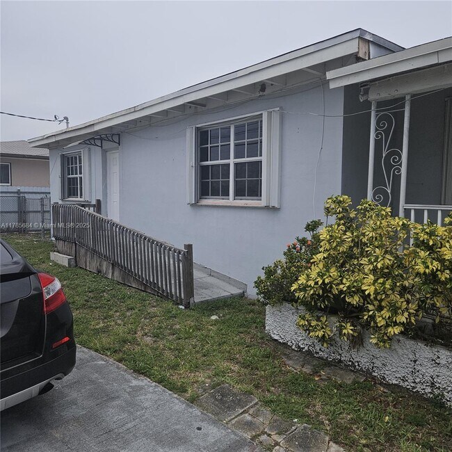 Foto del edificio - 16115 NW 42nd Ave