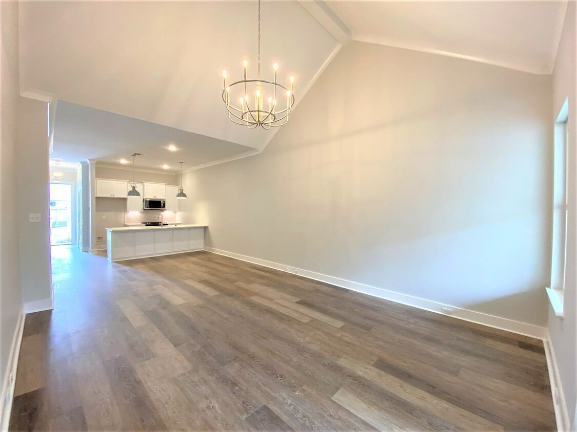 Primary Photo - 2 Bedroom Off Jefferson Near Highland