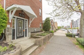 Building Photo - 608 E Spring St