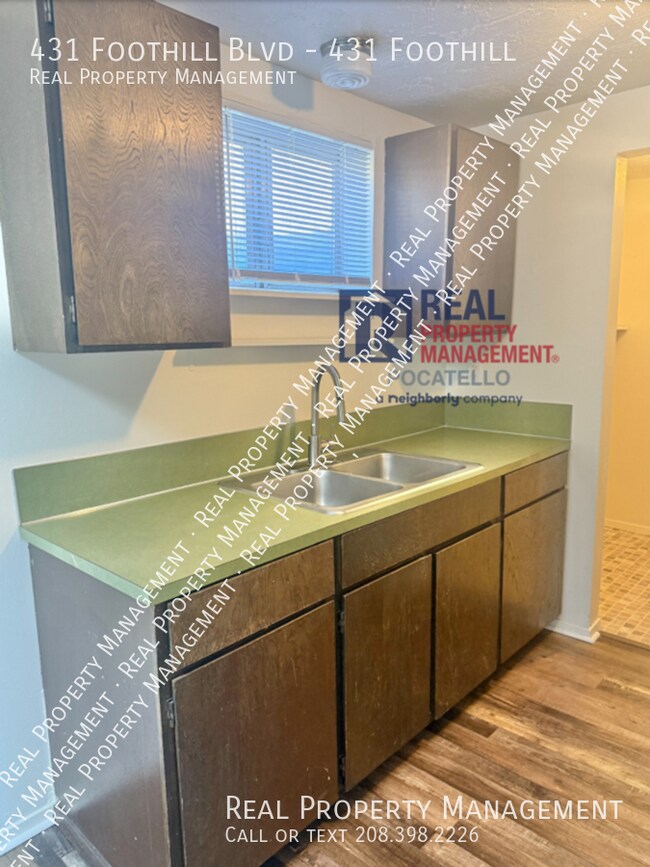 Foto del edificio - 431 Foothill Blvd