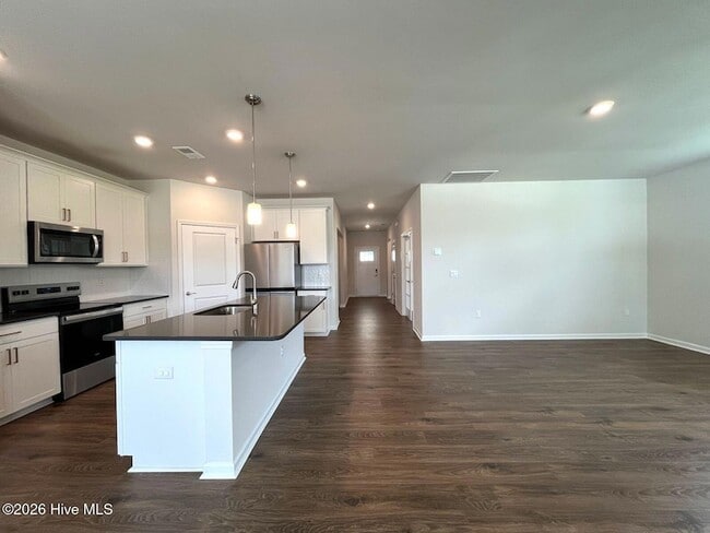 Building Photo - 512 Ragapple Ln