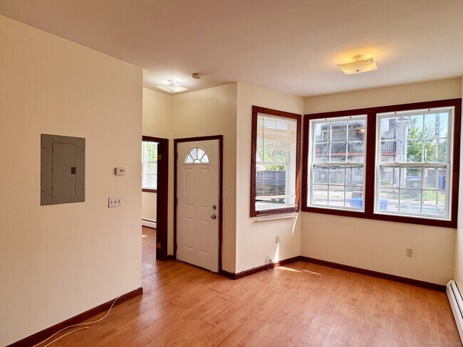 Foto del edificio - 225 E Pearl St