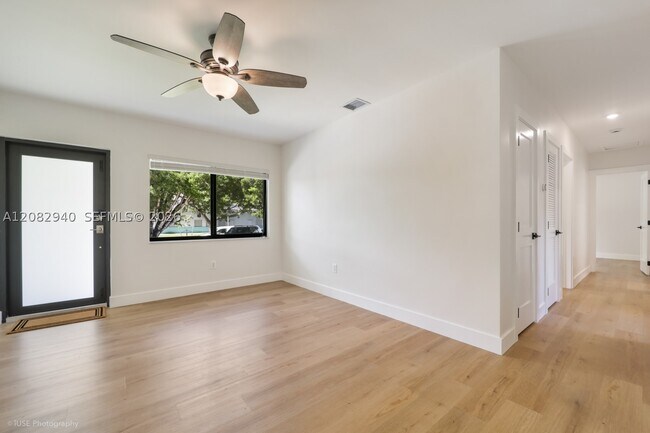 Foto del edificio - 5970 SW 16th St