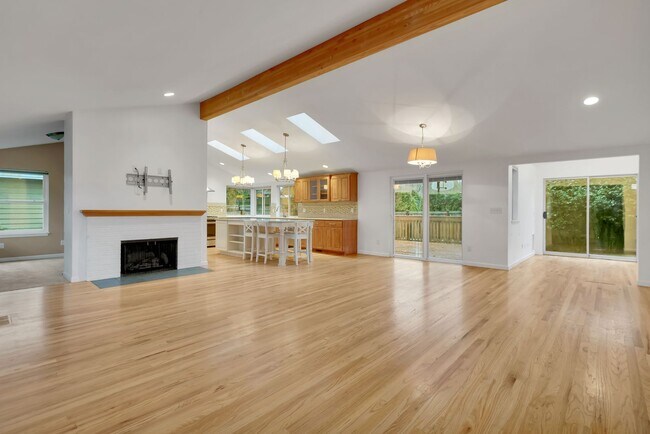 Foto del edificio - Beautifully Renovated Home in the Heart of Normandy Park