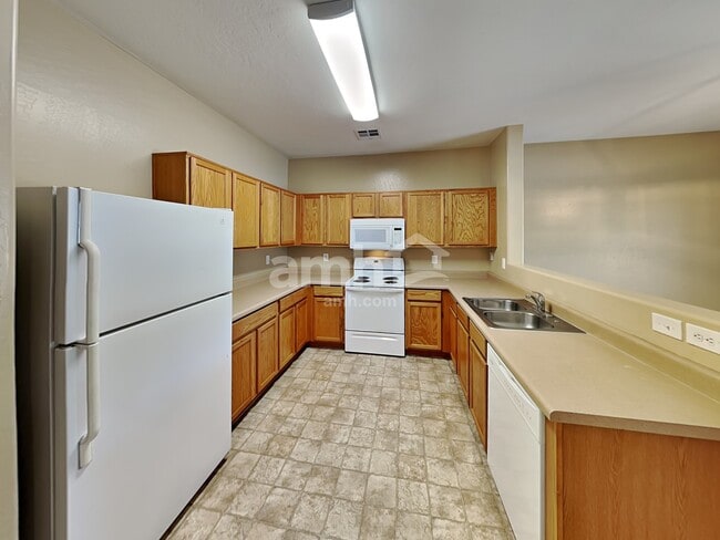 Building Photo - 2142 E Friesian Dr