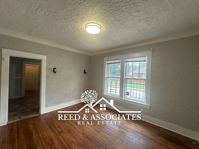 Building Photo - 3 Bedroom in Midtown!